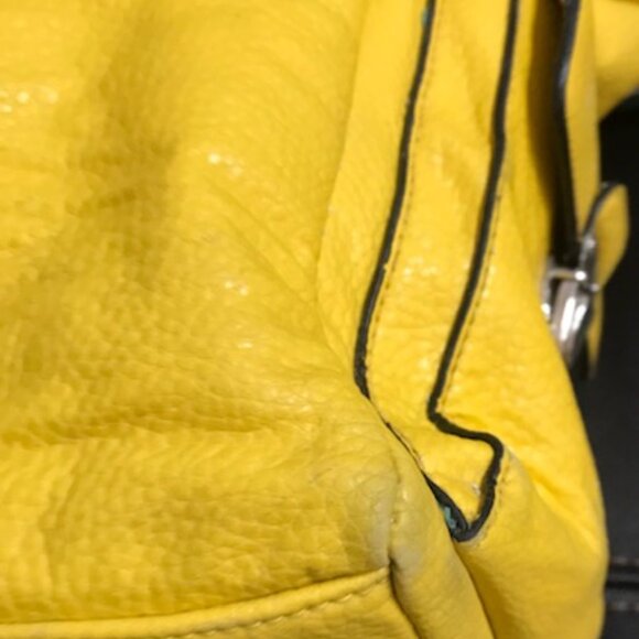 BUENO COLLECTION VINTAGE BRIGHT YELLOW TEXTURED 23" WEEKENDER OVERNIGHT TOTE BAG - Picture 9 of 16